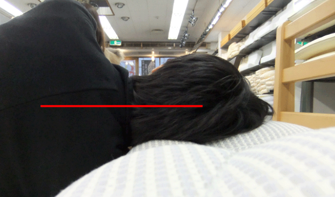大阪　睡眠改善研究室のオーダーメイド枕は、横向き寝にも対応