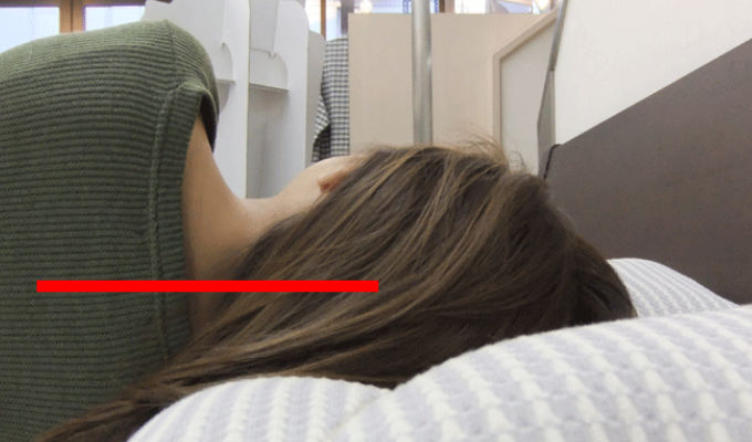 女性への枕のオーダーメイドでは、横向き寝への高さ対応が重要