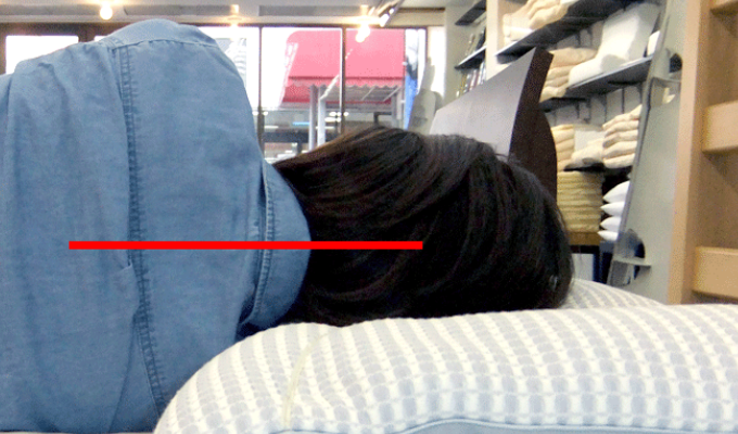 女性への横向き寝に対応した、オーダーメイド枕